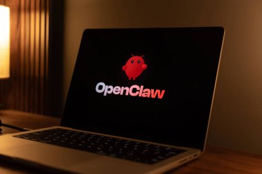 Openclaw logosu, Hindistan 'ın Bangalore kentindeki bir akıllı telefonun ekranında 4 Şubat 2026' da görüntülenmiştir.