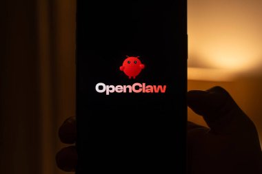 Openclaw logosu, Hindistan 'ın Bangalore kentindeki bir akıllı telefonun ekranında 4 Şubat 2026' da görüntülenmiştir.