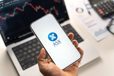 Avustralya Menkul Kıymetler Borsası veya ASX logosu 12 Şubat 2026 'da Hindistan' ın Bangalore kentindeki bir akıllı telefonun ekranında sergilenmektedir.