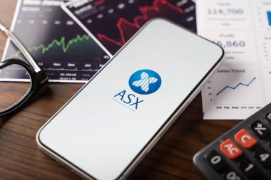 Avustralya Menkul Kıymetler Borsası veya ASX logosu 12 Şubat 2026 'da Hindistan' ın Bangalore kentindeki bir akıllı telefonun ekranında sergilenmektedir.