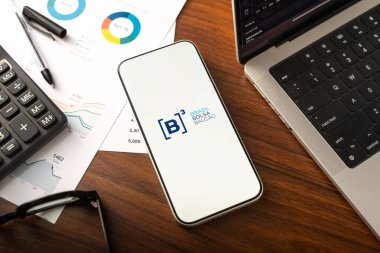 Brezilya borsa logosu 12 Şubat 2026 'da Hindistan' ın Bangalore kentindeki bir akıllı telefonun ekranında sergilenmektedir.