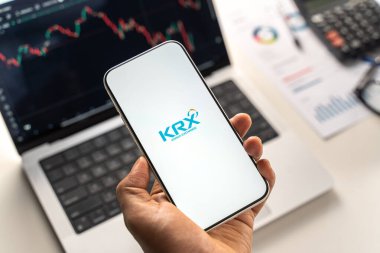KRX veya Kore Borsası logosu 12 Şubat 2026 'da Hindistan' ın Bangalore kentindeki bir akıllı telefon ekranında görüntülenmektedir.