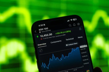 KRX veya Kore Borsası logosu 12 Şubat 2026 'da Hindistan' ın Bangalore kentindeki bir akıllı telefon ekranında görüntülenmektedir.