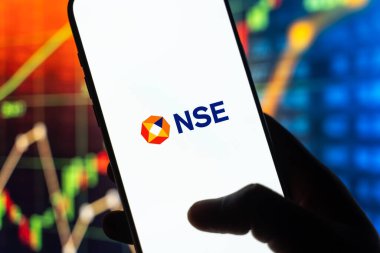 Ulusal Borsa veya NSE logosu 12 Şubat 2026 'da Hindistan' ın Bangalore kentinde bir akıllı telefonun ekranında sergilenmektedir.