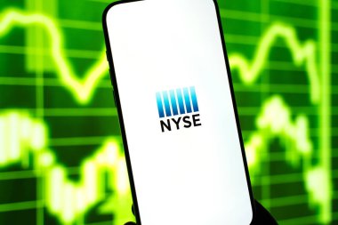 NYSE veya New York Menkul Kıymetler Borsası logosu 12 Şubat 2026 'da Hindistan' ın Bangalore kentindeki bir akıllı telefonun ekranında sergilenmektedir.