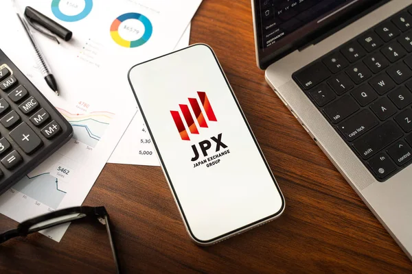 Japonya Borsa Grubu logosu 12 Şubat 2026 'da Hindistan' ın Bangalore şehrinde bir akıllı telefonun ekranında sergilenmektedir.