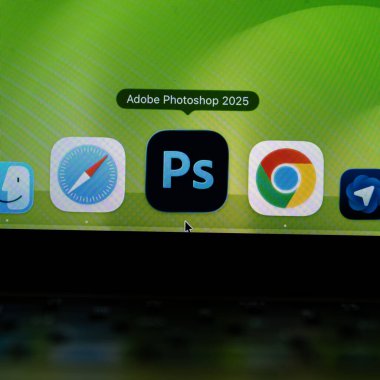 Adobe Photoshop Beta logosu Bangalore, Hindistan 'da bir akıllı telefonun ekranında, 06 Ocak 2026' da sergilenmektedir.