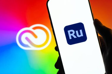 Adobe Rush logosu, Bangalore, Hindistan 'da bir akıllı telefonun ekranında 06 Ocak 2026' da sergilenmektedir.