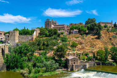 Crdoba Büyük Camii 'nin çan kulesi Mezquita de Crdoba desde el aire Crdoba İspanya