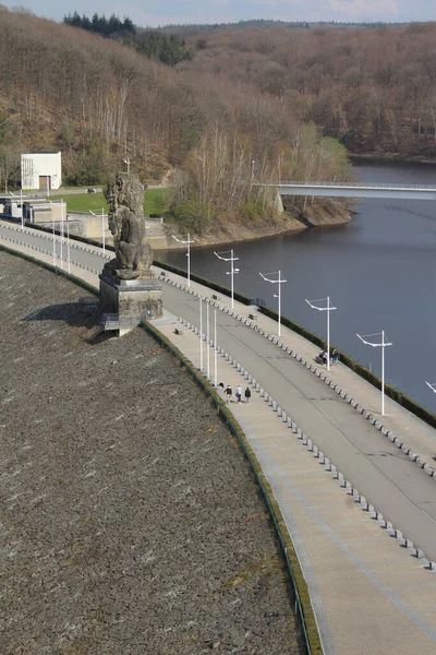 Jalhay Bélgica Abril 2021 Vista Carretera Que Cruza Presa Gileppe — Foto de Stock