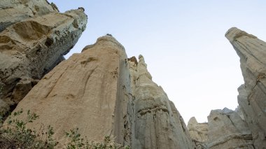 Jeolojik oluşumlar ve sönmüş volkanların fotoğrafları. manzara resimleri.