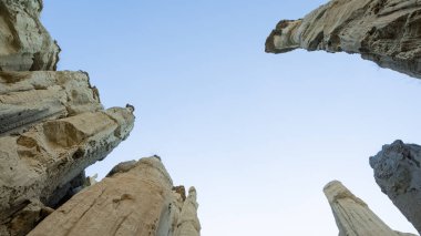 Jeolojik oluşumlar ve sönmüş volkanların fotoğrafları. manzara resimleri.