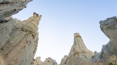 Jeolojik oluşumlar ve sönmüş volkanların fotoğrafları. manzara resimleri.