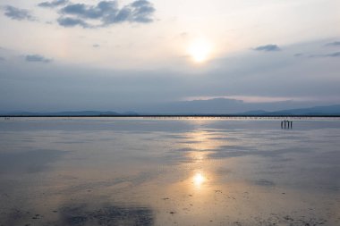Doğa fotoğrafları. Arkaplan için çeşitli günbatımı fotoğrafları