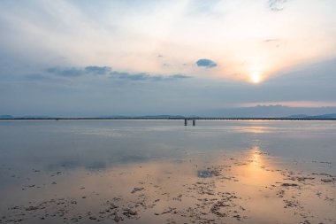 Doğa fotoğrafları. Arkaplan için çeşitli günbatımı fotoğrafları