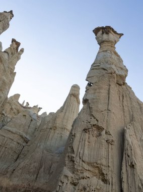 Jeolojik oluşumlar ve sönmüş volkanların fotoğrafları. manzara resimleri.