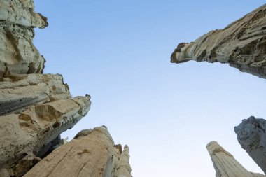 Jeolojik oluşumlar ve sönmüş volkanların fotoğrafları. manzara resimleri.