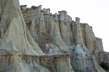 Jeolojik oluşumlar ve sönmüş volkanların fotoğrafları. manzara resimleri.