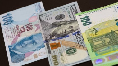 25 Mart 2021 İzmir, Türkiye. Türk lirası, avro, dolar fotoğrafları. Editör fotoğrafı.