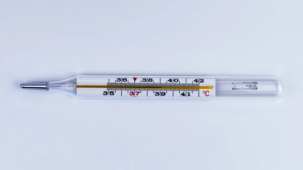 Termometro a mercurio ad alta temperatura, su fondo bianco, isola — Foto Stock