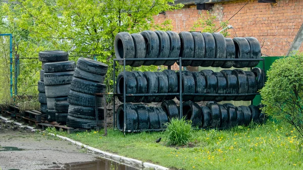 Old Wet Car Tires Shelf Car Service — Φωτογραφία Αρχείου