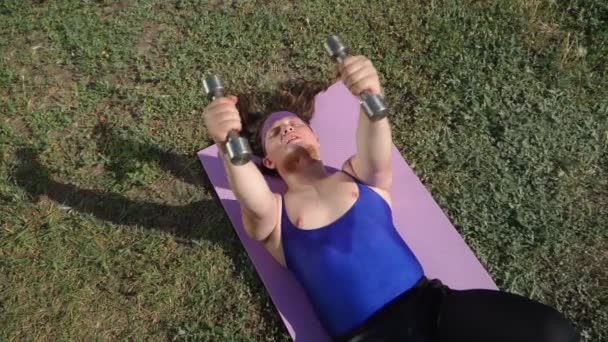 Playful Fat Man Long Hair Does Gymnastics Weight Loss Outdoors — Stock Video