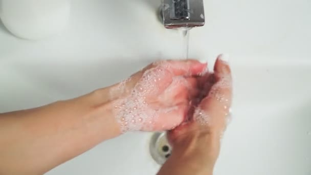 Mano Mujer Belleza Lavarse Las Manos Lavabo Con Espuma Limpiar — Vídeos de Stock