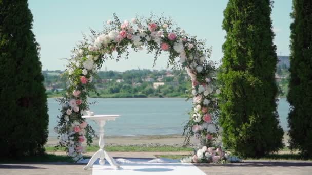 Hely Menyasszonyi Szertartás Fehér Színű Ellen Háttér Folyó Esküvői Pasztell — Stock videók