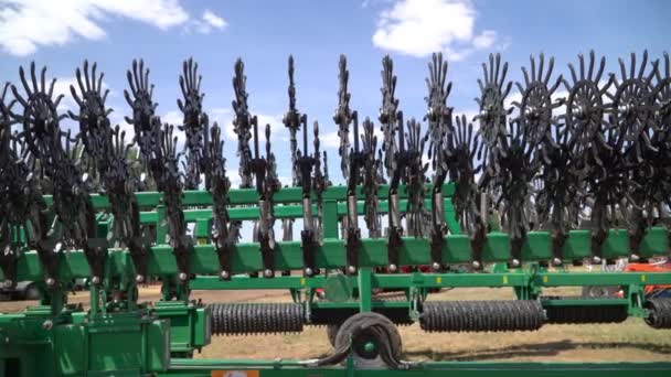 收割机和收割机关闭 农业概念 慢动作 — 图库视频影像