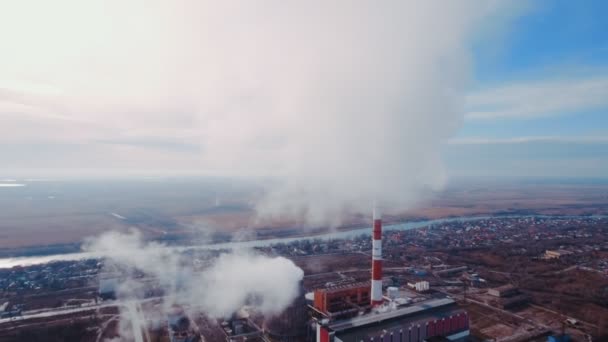 Légi Felvétel Pipák Füsttel Ipari Termelés Üzem Légszennyezés Sűrű Sűrű — Stock videók
