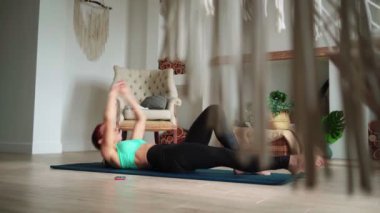 Evde Kadın Eğitimi, Abs Egzersizleri. Abdominals Pompa Kız Oturma Odası