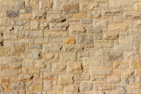 具有自然米色 不同尺寸和长方形 具有灰岩图案的漂亮老式石灰石建筑墙的全框架质感背景 — 图库照片
