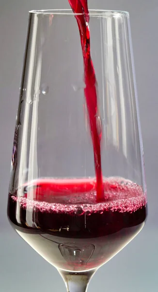 Close Sommelier Waiter Pours Red Wine Juice Champagne Glass Glass — Stock Photo, Image