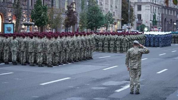 Próba Katonai Felvonulás Alakítása Csapatok Alkalmából Kikiáltása Függetlenségének Ukrajna Központjában — Stock Fotó