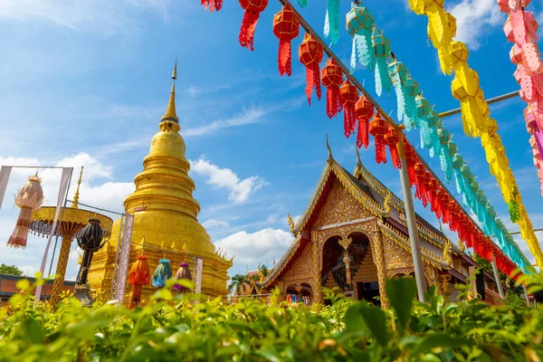 Lamphun 'daki Fener Festivali, Loi Krathong Festivali veya Yi Peng geleneğinin bir parçası..