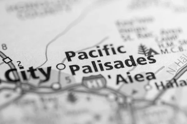 Pacific Palisades. Hawaii. USA on the map