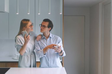 Villa 'da tatilde çalışan başarılı iş adamlarının önü.