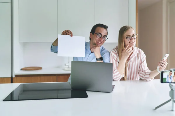 Collega 's hebben videoconferentie — Stockfoto