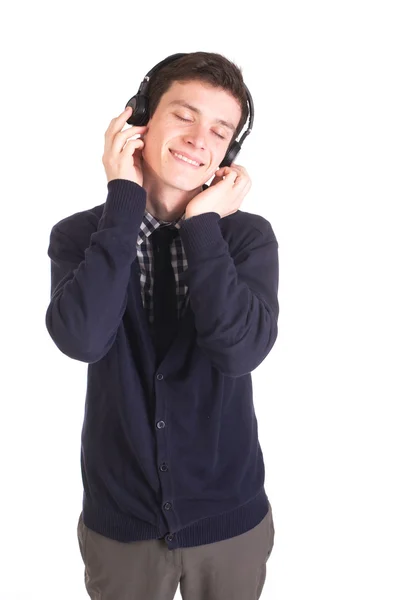 Knappe man die naar muziek luistert — Stockfoto