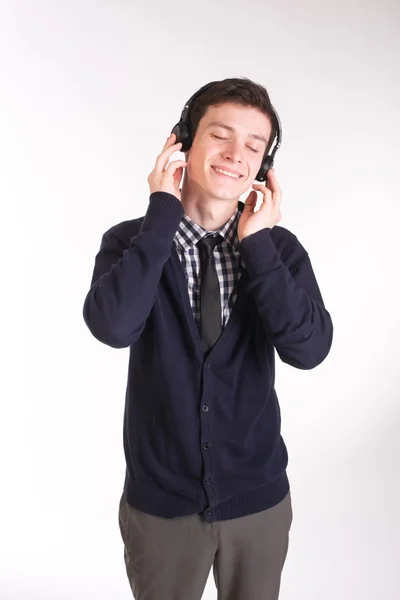 Homem ouvindo música no stuio — Fotografia de Stock