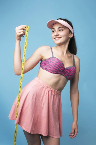 Chica joven con cinta para medir —  Fotos de Stock