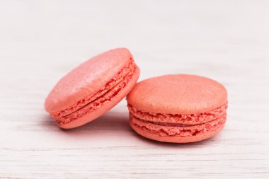 Tahta masadaki badem kurabiyeleri