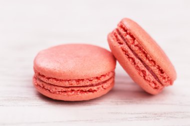 Tahta masadaki badem kurabiyeleri