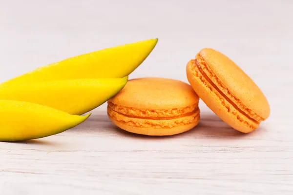 Makaroniki i mango — Zdjęcie stockowe