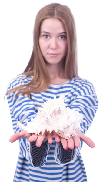 Vacker flicka anläggning shell — Stockfoto