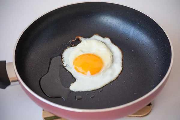 Sázená vejce na pánev — Stock fotografie