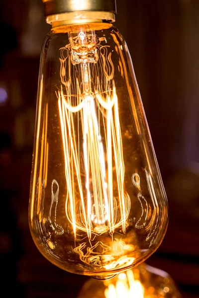 Lâmpada de espiga de filamento led — Fotografia de Stock