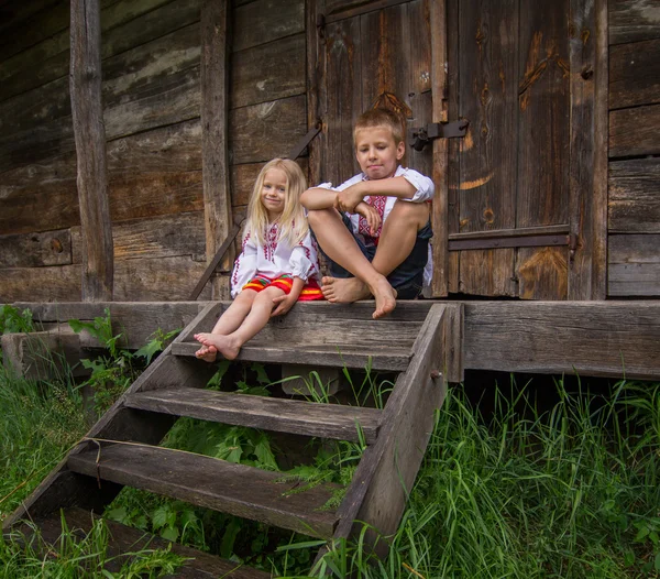 Fille ukrainienne en robe traditionnelle - sourire — Photo
