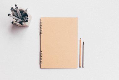 Kalemlerle boş notlar, temizle.