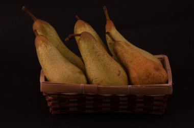 ahşap sepet armut ve